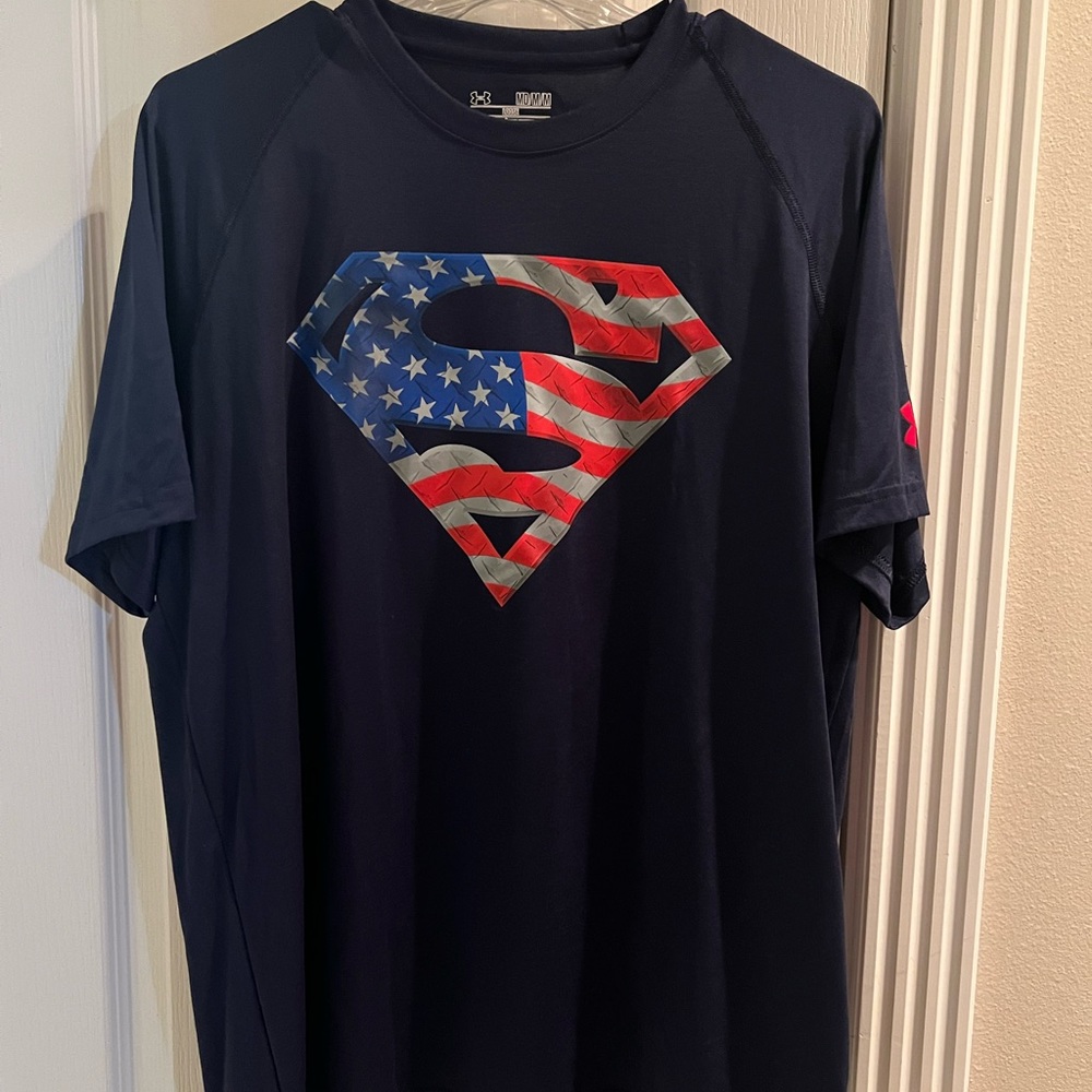 NWT Under Armour Supermán USA Shirt Size Medium